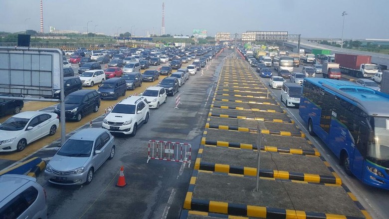 Tol Cikampek Macet