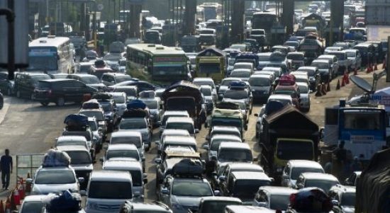 inilah satu jalan tol di Jagorawi