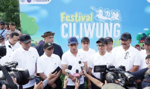 Menteri-LH-Hanif-Faisol-Nurofiq-saat-acara-Festival-Ciliwung-2024-di-UIII-Depok-